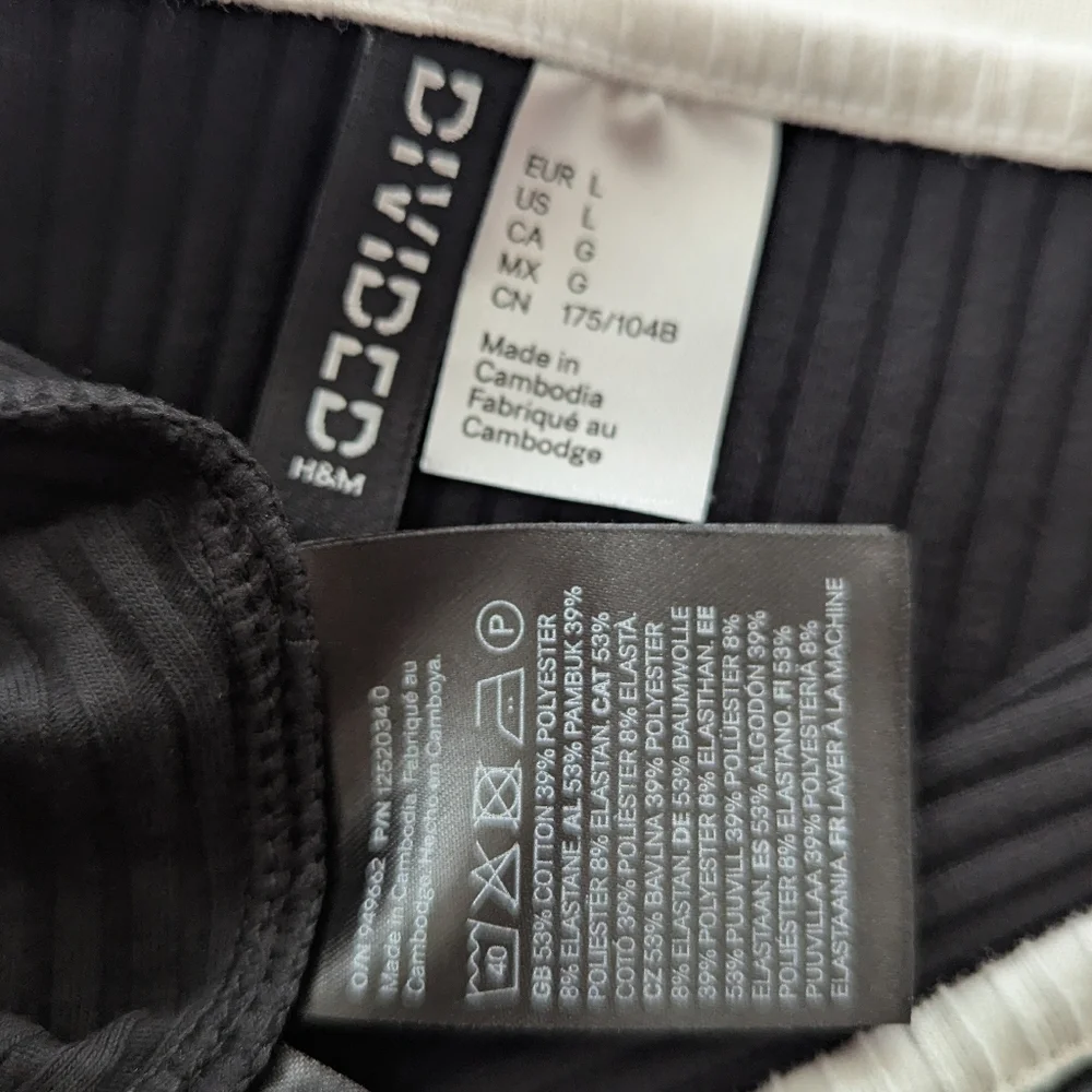 H&M Black Ribbed Top with White Trim , large fit medium - Picture 7 of 7